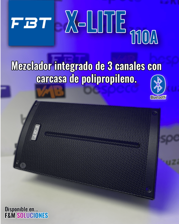 Cabina activa marca FBT X-LITE 110A en el modo monitor de piso o escenario