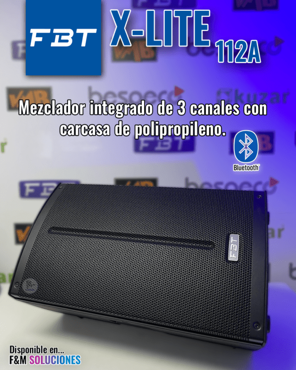 Cabina activa marca FBT X-LITE 112A en el modo monitor de piso o escenario